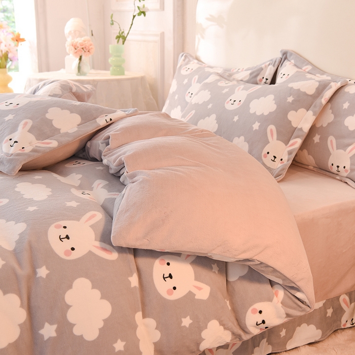 91家纺网 家纺一手货源 找家纺 简如 2025新款冰岛臻绵绒印花系列单被套牛奶绒单被套 菲菲兔