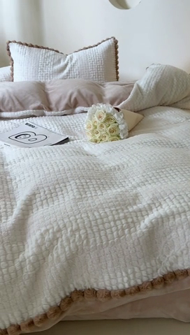 91家纺网 家纺一手货源 找家纺 玛奇朵 2023新款秋冬新品泰兔绒提花-朵以系列四件套 朵以-白