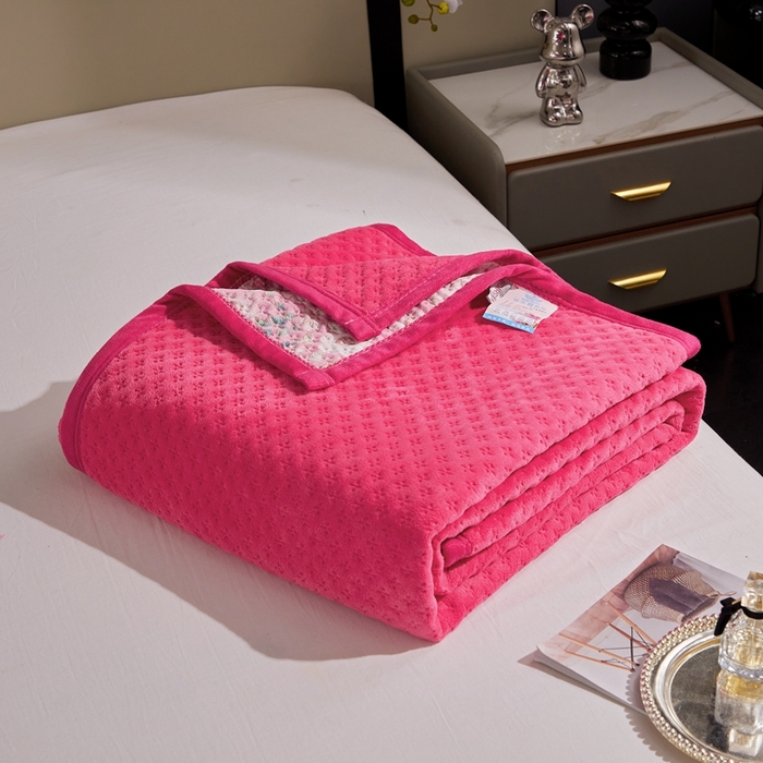 91家纺网 家纺一手货源 找家纺 晶缦家纺 2023新款华夫格牛奶绒床盖三件套 华夫格-玫红