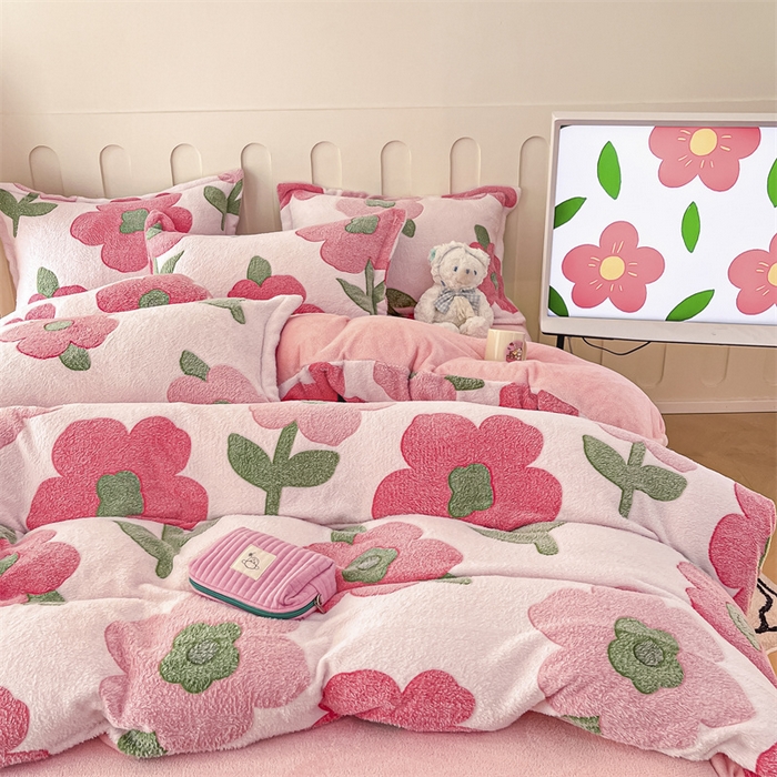 91家纺网 家纺一手货源 找家纺 苏拉家居 2023新款5D雕花雪花绒四件套 花轻柔