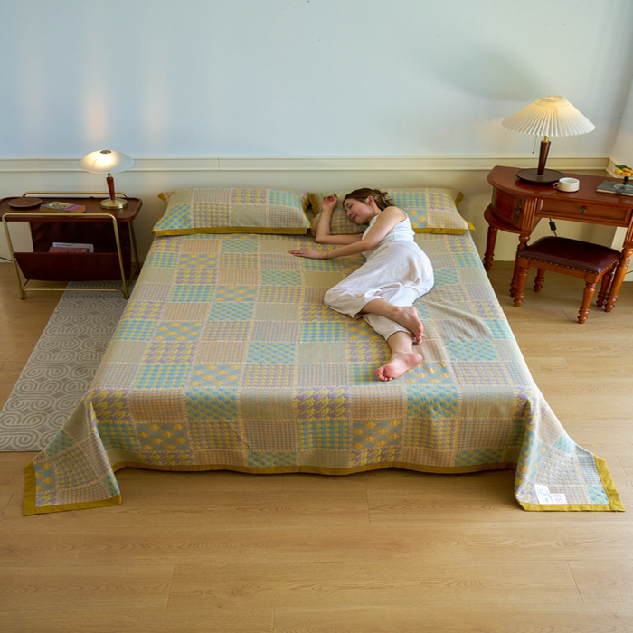 91家纺网 家纺一手货源 找家纺 棠薇 2023新款秋冬全棉三层纱床盖多功能纱布毯 艾克黄