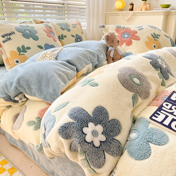 91家纺网 家纺一手货源 找家纺 苏拉家居 2023新款5D雕花雪花绒四件套 花儿朵朵