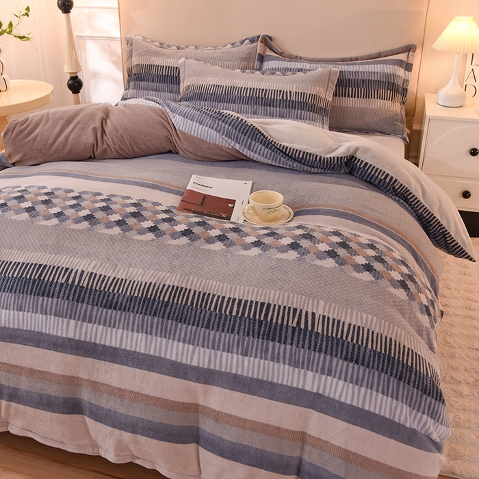 91家纺网 家纺一手货源 找家纺 2025新款冰岛臻棉绒印花系列牛奶绒小号三件套 洛林蓝