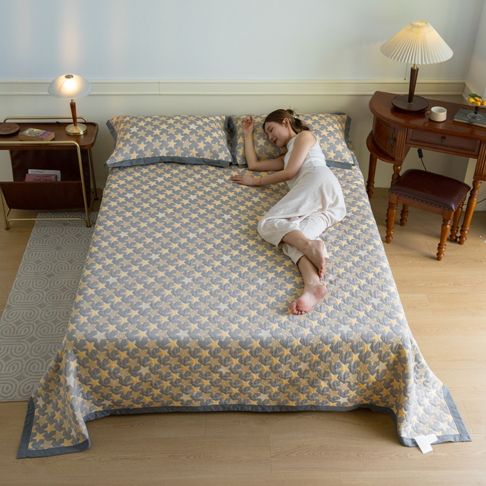 91家纺网 家纺一手货源 找家纺 棠薇 2023新款秋冬全棉三层纱床盖多功能纱布毯 星星灰黄