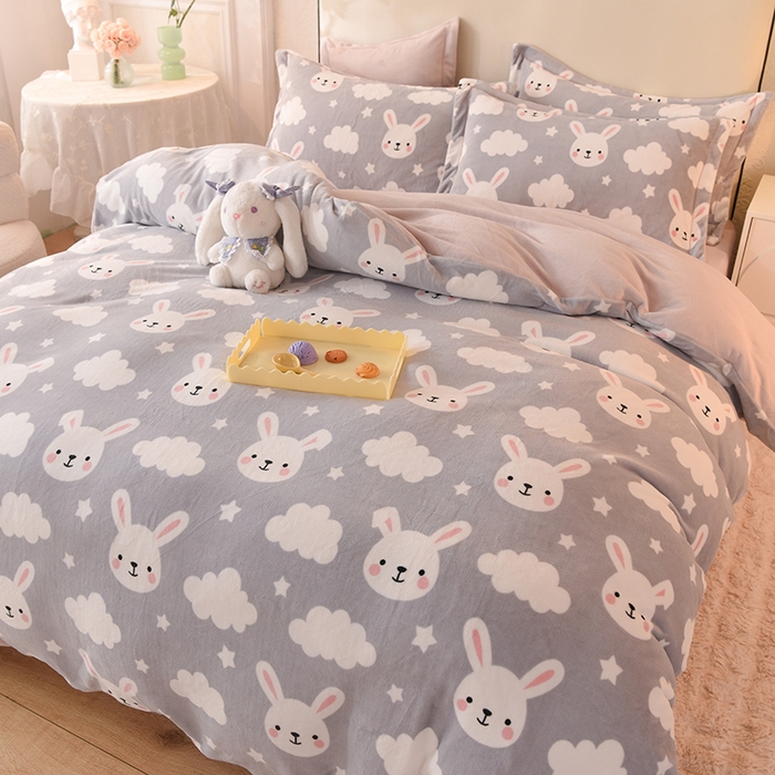 91家纺网 家纺一手货源 找家纺 简如 2025新款冰岛臻绵绒印花系列单被套牛奶绒单被套 菲菲兔