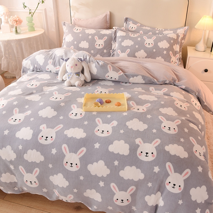 91家纺网 家纺一手货源 找家纺 简如 2025新款冰岛臻绵绒印花系列单被套牛奶绒单被套 菲菲兔