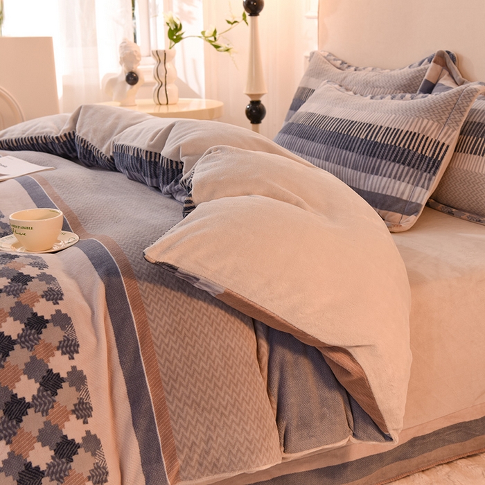 91家纺网 家纺一手货源 找家纺 2025新款冰岛臻棉绒印花系列牛奶绒小号三件套 洛林蓝