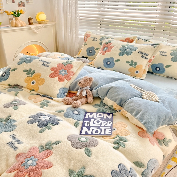 91家纺网 家纺一手货源 找家纺 苏拉家居 2023新款5D雕花雪花绒四件套 花儿朵朵