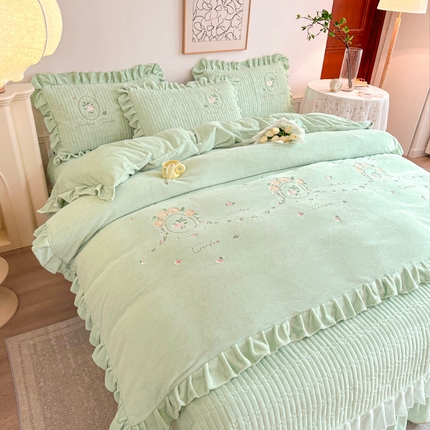 宜凡家纺 2023新款高克重牛奶绒绣花夹棉床盖四件套 镜花园-清新绿