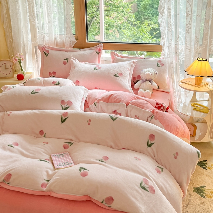 91家纺网 家纺一手货源 找家纺 慕澄家纺 2023新款小清新牛奶绒印花四件套 粉小花