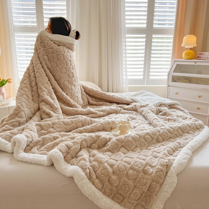 91家纺网 家纺一手货源 找家纺 欧邦 新款提花爱心款塔芙绒羊羔绒双层毛毯 米咖