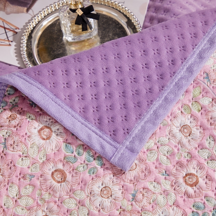 91家纺网 家纺一手货源 找家纺 晶缦家纺 2023新款华夫格牛奶绒床盖三件套 华夫格-浅紫