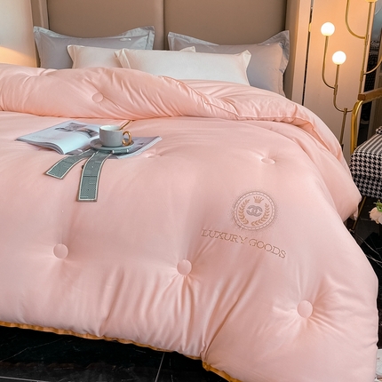 91家纺网 家纺一手货源 找家纺 （总）伊人居 2023新款香奈儿烫钻大豆被春秋被冬被【直播，电商爆款】【来量定做】