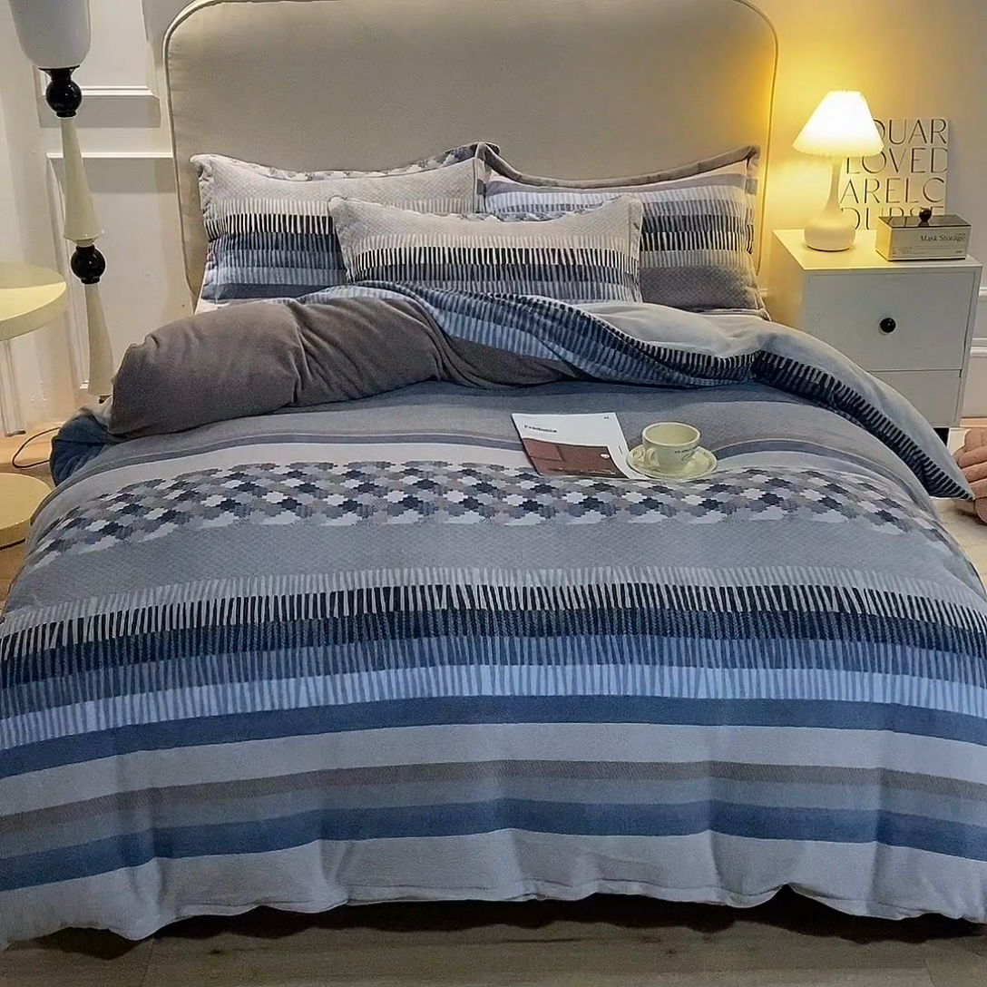 91家纺网 家纺一手货源 找家纺 2025新款冰岛臻棉绒印花系列牛奶绒小号三件套 洛林蓝