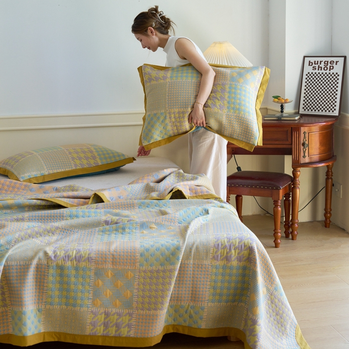 91家纺网 家纺一手货源 找家纺 棠薇 2023新款秋冬全棉三层纱床盖多功能纱布毯 艾克黄