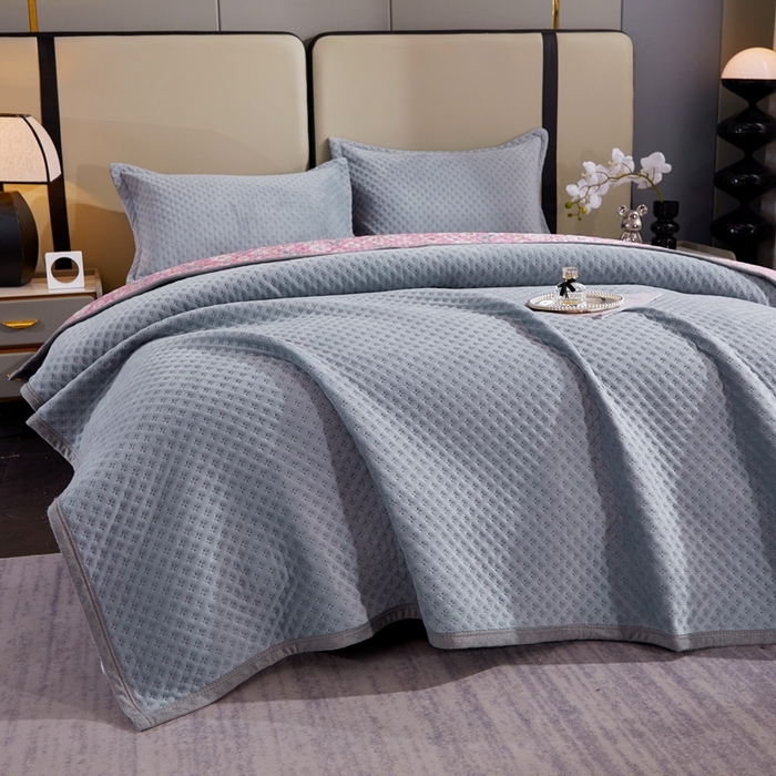 91家纺网 家纺一手货源 找家纺 晶缦家纺 2023新款华夫格牛奶绒床盖三件套 华夫格-浅灰
