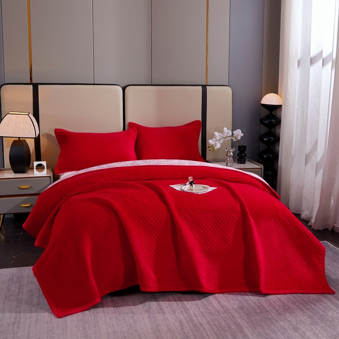 91家纺网 家纺一手货源 找家纺 晶缦家纺 2023新款华夫格牛奶绒床盖三件套 华夫格-大红
