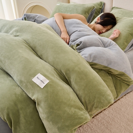 91家纺网 家纺一手货源 找家纺 晨曦 2023新款ins简约风牛奶绒双拼四件套可拆洗冬被 浅绿+浅灰