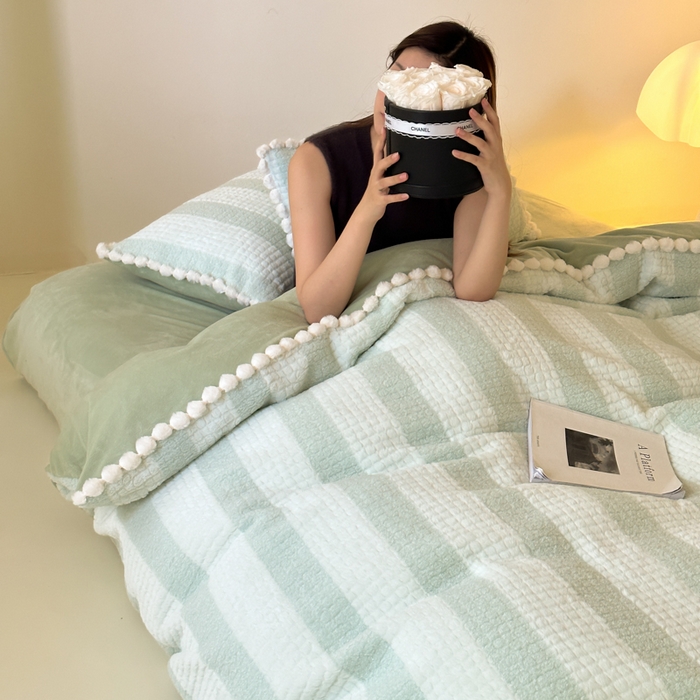 91家纺网 家纺一手货源 找家纺 玛奇朵 2023新款秋冬新品泰兔绒提花-朵以系列四件套 朵以-绿