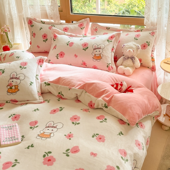 91家纺网 家纺一手货源 找家纺 慕澄家纺 2023新款小清新牛奶绒印花四件套 粉粉兔