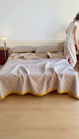 91家纺网 家纺一手货源 找家纺 棠薇 2023新款秋冬全棉三层纱床盖多功能纱布毯 格韵黄