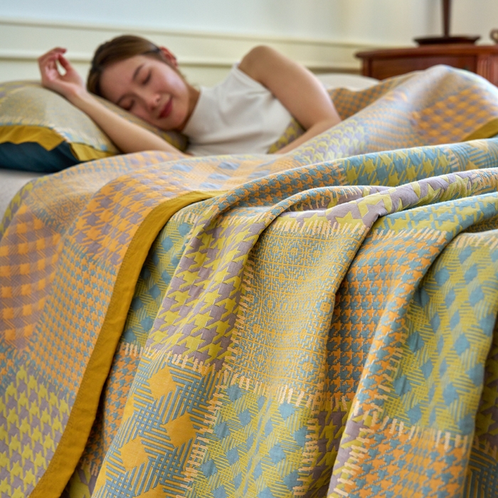 91家纺网 家纺一手货源 找家纺 棠薇 2023新款秋冬全棉三层纱床盖多功能纱布毯 艾克黄