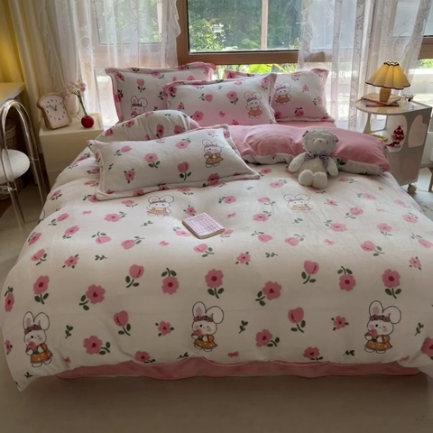 91家纺网 家纺一手货源 找家纺 慕澄家纺 2023新款小清新牛奶绒印花四件套 粉粉兔