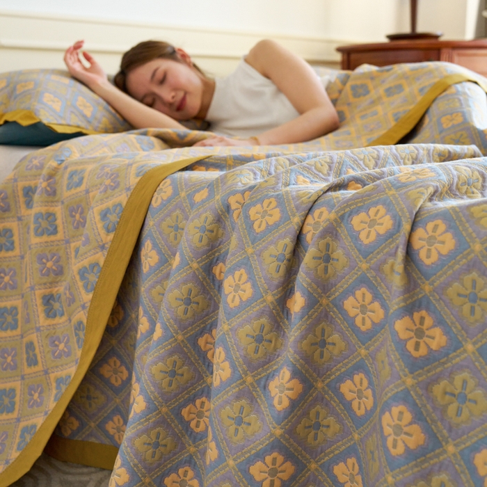 91家纺网 家纺一手货源 找家纺 棠薇 2023新款秋冬全棉三层纱床盖多功能纱布毯 格韵黄