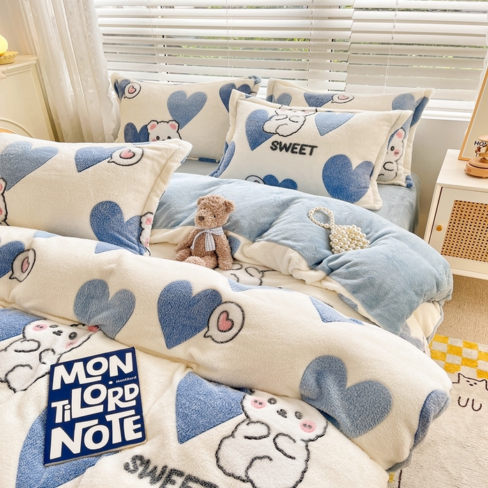 91家纺网 家纺一手货源 找家纺 苏拉家居 2023新款5D雕花雪花绒四件套 爱心熊