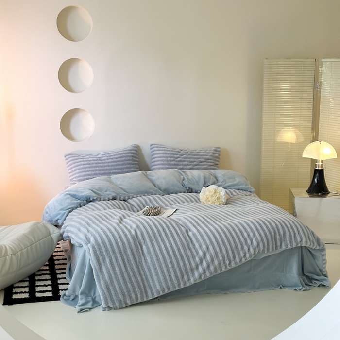 91家纺网 家纺一手货源 找家纺 玛奇朵 2023新款秋冬新品色织泰兔绒系列四件套 泰兔绒-条纹蓝