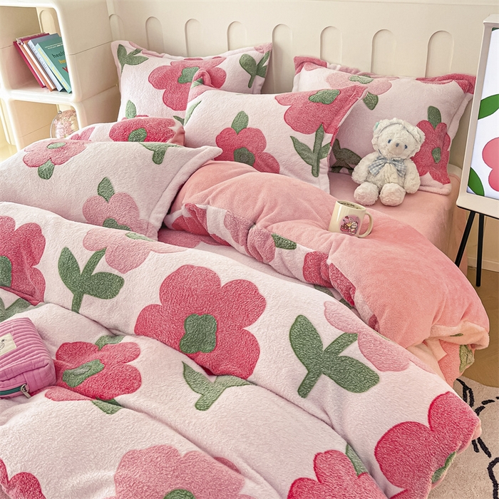 91家纺网 家纺一手货源 找家纺 苏拉家居 2023新款5D雕花雪花绒四件套 花轻柔