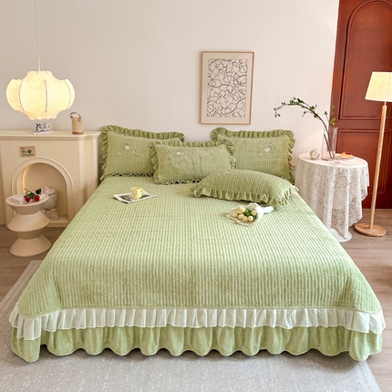 91家纺网 家纺一手货源 找家纺 （总）宜凡家纺 2023新款高克重牛奶绒绣花夹棉床盖三件套