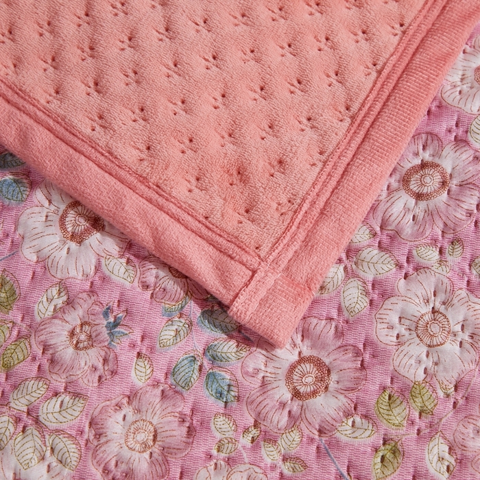 91家纺网 家纺一手货源 找家纺 晶缦家纺 2023新款华夫格牛奶绒床盖三件套 华夫格-粉玉