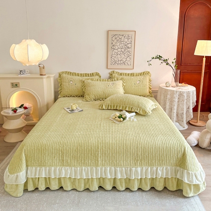 91家纺网 家纺一手货源 找家纺 （总）宜凡家纺 2023新款高克重牛奶绒绣花夹棉床盖三件套