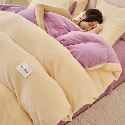 91家纺网 家纺一手货源 找家纺 晨曦 2023新款ins简约风牛奶绒双拼四件套可拆洗冬被 佳人紫