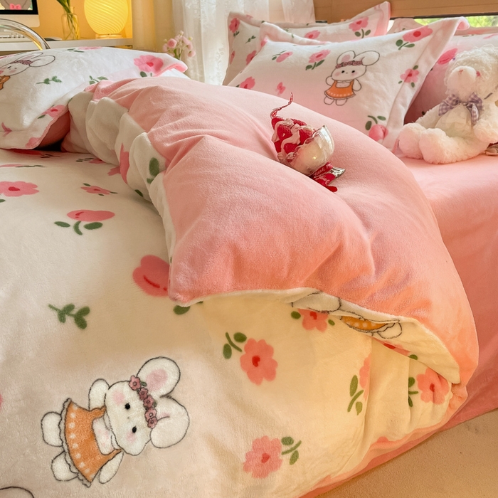 91家纺网 家纺一手货源 找家纺 慕澄家纺 2023新款小清新牛奶绒印花四件套 粉粉兔