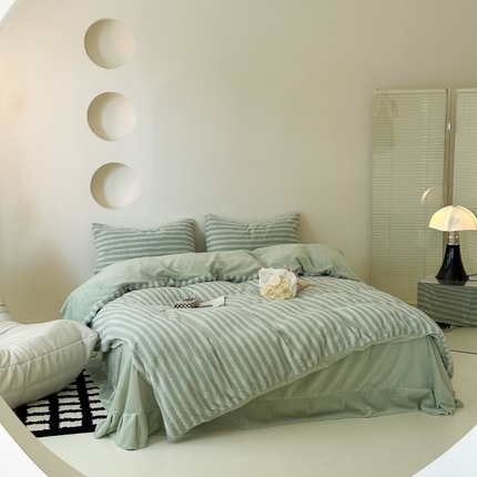 91家纺网 家纺一手货源 找家纺 玛奇朵 2023新款秋冬新品色织泰兔绒系列四件套 泰兔绒-条纹绿