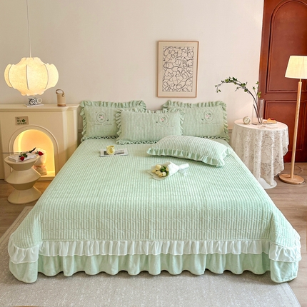 宜凡家纺 2023新款高克重牛奶绒绣花夹棉床盖三件套 镜花园-清新绿