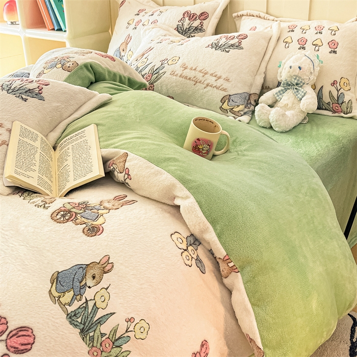 91家纺网 家纺一手货源 找家纺 苏拉家居 2023新款5D雕花雪花绒四件套 采花小兔