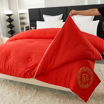 91家纺网 家纺一手货源 找家纺 （总）样样红被业 2023新款缎条绣花拉链款子母被