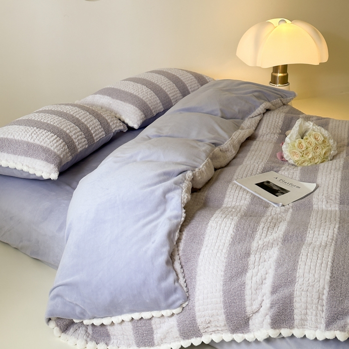 91家纺网 家纺一手货源 找家纺 玛奇朵 2023新款秋冬新品泰兔绒提花-朵以系列四件套 朵以-紫