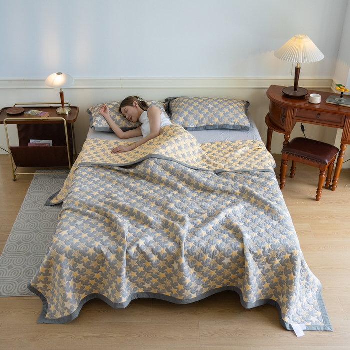 91家纺网 家纺一手货源 找家纺 棠薇 2023新款秋冬全棉三层纱床盖多功能纱布毯 星星灰黄