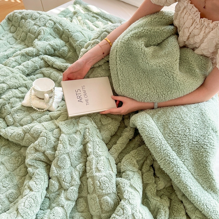 91家纺网 家纺一手货源 找家纺 欧邦 新款提花爱心款塔芙绒羊羔绒双层毛毯 果绿-同色