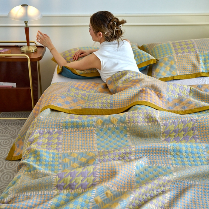 91家纺网 家纺一手货源 找家纺 棠薇 2023新款秋冬全棉三层纱床盖多功能纱布毯 艾克黄