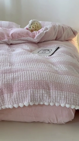 91家纺网 家纺一手货源 找家纺 玛奇朵 2023新款秋冬新品泰兔绒提花-朵以系列四件套 朵以-粉