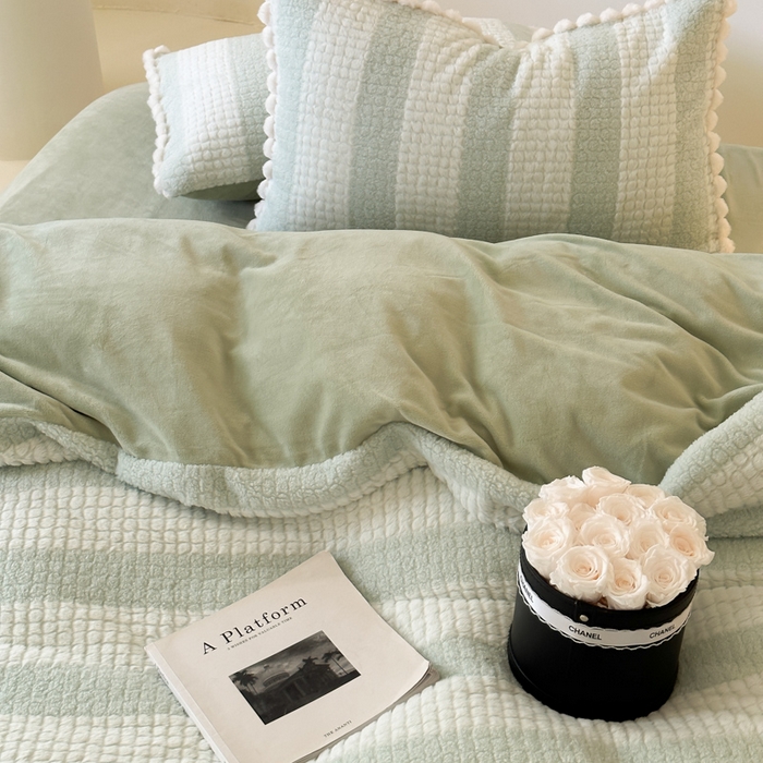 91家纺网 家纺一手货源 找家纺 玛奇朵 2023新款秋冬新品泰兔绒提花-朵以系列四件套 朵以-绿