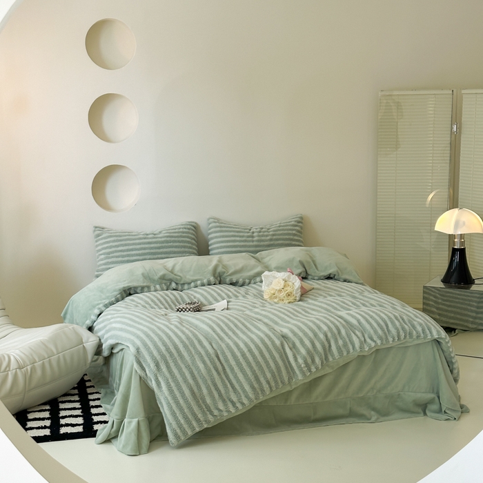 91家纺网 家纺一手货源 找家纺 玛奇朵 2023新款秋冬新品色织泰兔绒系列四件套 泰兔绒-条纹绿