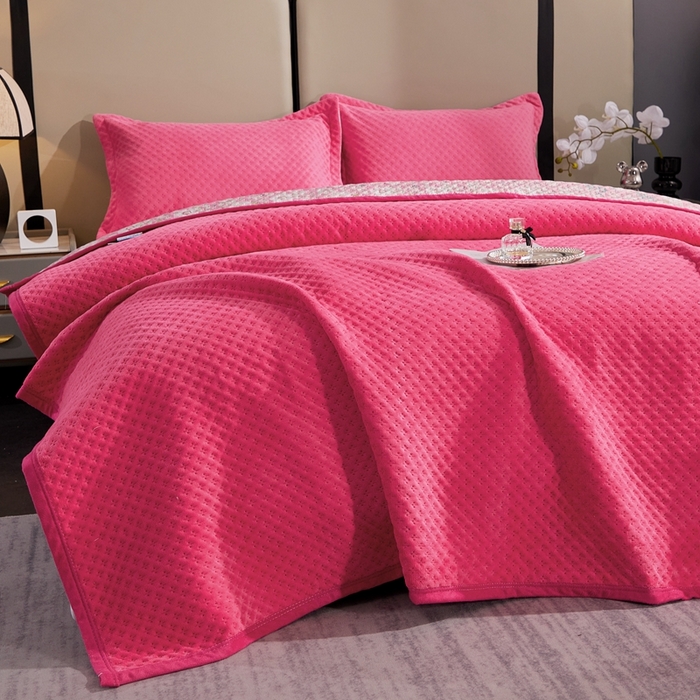 91家纺网 家纺一手货源 找家纺 晶缦家纺 2023新款华夫格牛奶绒床盖三件套 华夫格-玫红