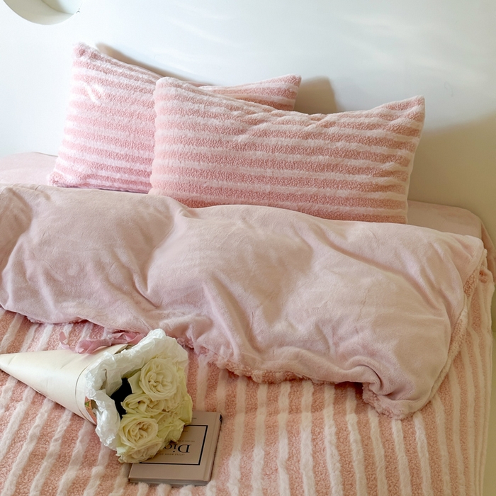 91家纺网 家纺一手货源 找家纺 （总）玛奇朵 2023新款秋冬新品色织泰兔绒系列四件套