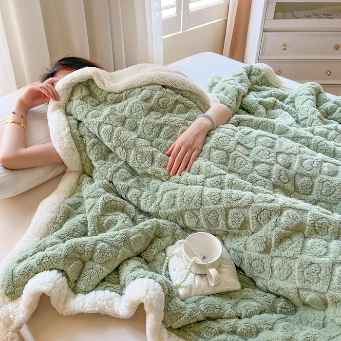 91家纺网 家纺一手货源 找家纺 欧邦 新款提花爱心款塔芙绒羊羔绒双层毛毯 果绿